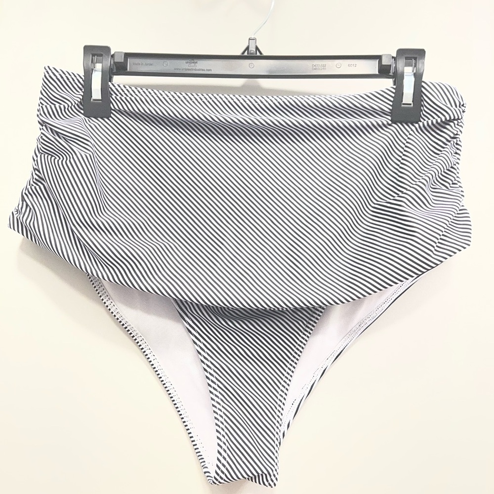 Ladies XL Bikini Set - Picture 2 of 7